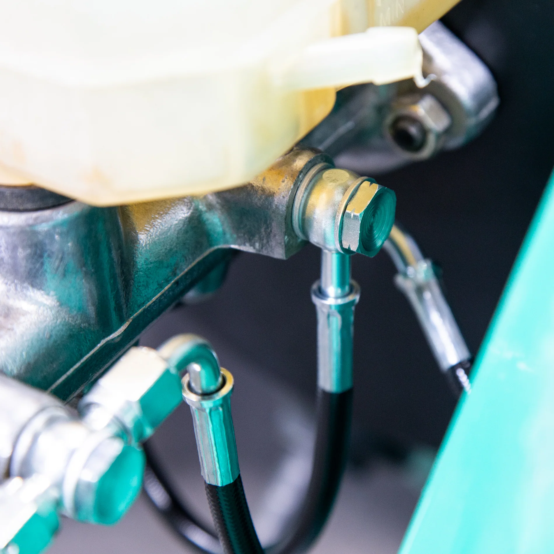 Chase Bays Brake Line Relocation - BMW E30 inBay with OEMC - Image 11
